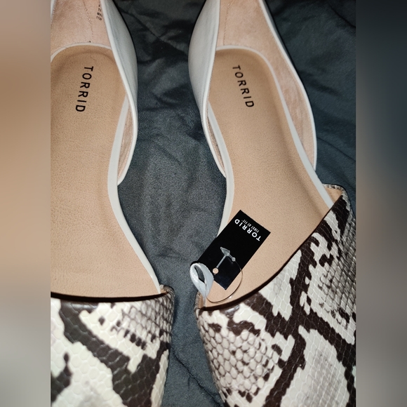 Flats - Picture 2 of 7